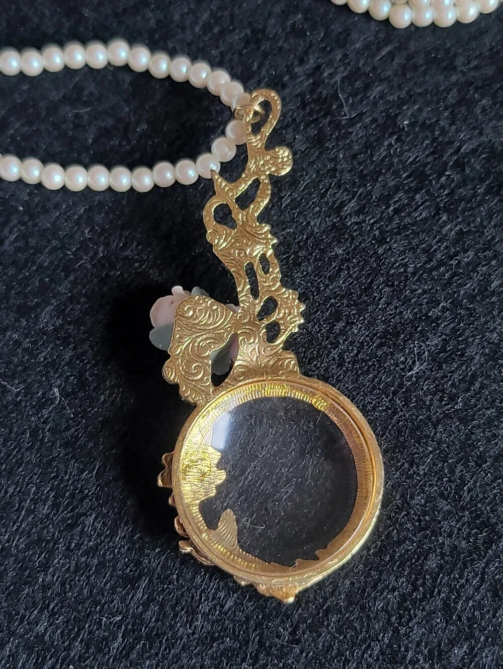 1928 Necklace Faux Pearls, Magnifying Glass Pendant, Porcelain Roses -Estate Vtg
